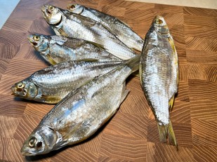 Ресторанные гренки с паприкой: Тарань вяленая (Азовская)