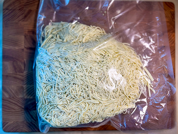 Сырный продукт ФЕРМЕРСКИЙ паутинка  укроп/чеснок в Екатеринбурге