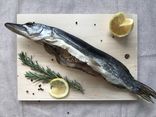 Сом (бабочка) холодного копчения: Щука вяленая