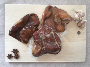 Соус Блю чиз (90 гр): Уши свиные (Цельные) 